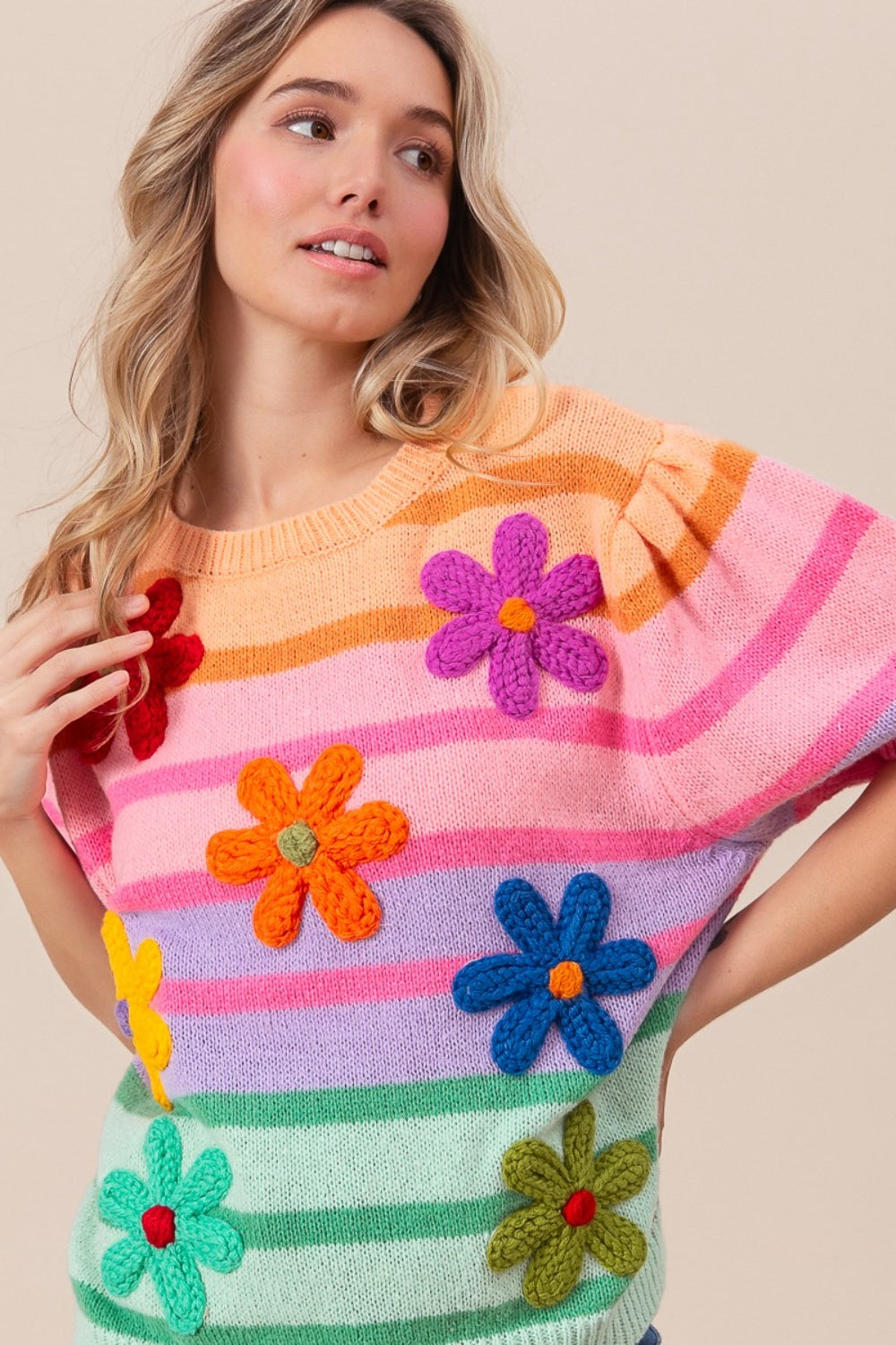 NORA | Sweater met gestreepte mouwen en bloemmotief